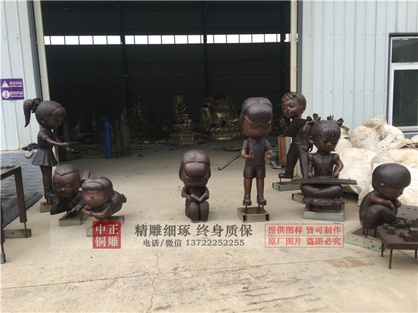 小區人物雕塑.jpg